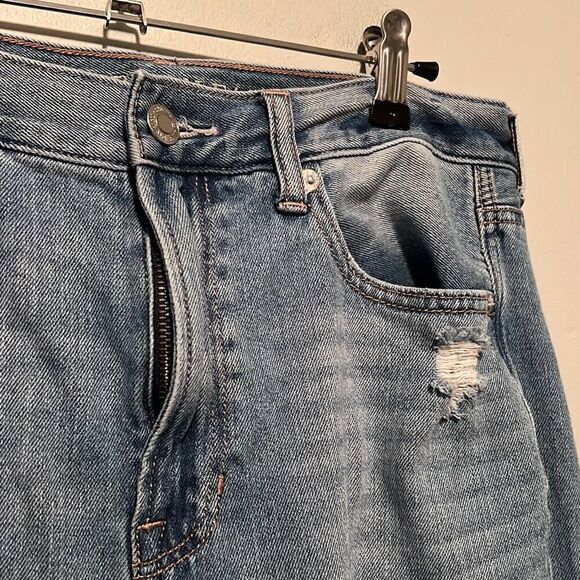 American Eagle Womens Light Wash Blue 5 Pocket Distressed Mom Jeans - Picture 4 of 9